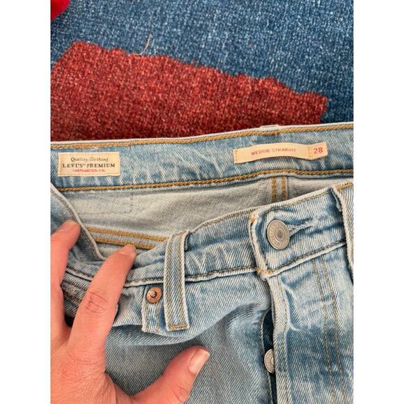 Levi's Wedgie Fit High-Rise Straight Jeans, Size 28 – Light Wash, Distressed - Picture 3 of 5